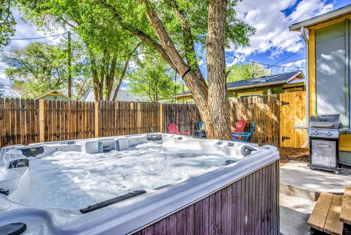 The Vibrant Victorian Hot Tub & Fire Pit In Occ Colorado Springs Exterior foto