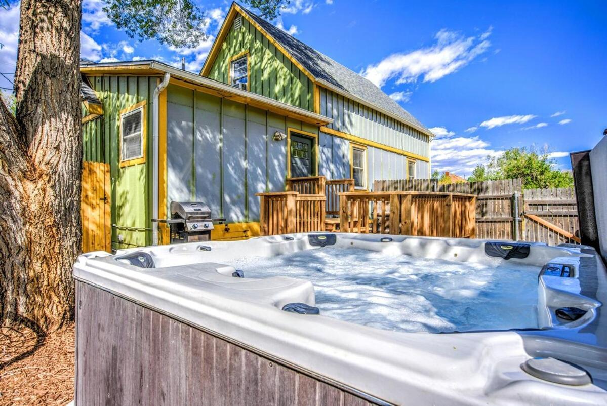 The Vibrant Victorian Hot Tub & Fire Pit In Occ Colorado Springs Exterior foto